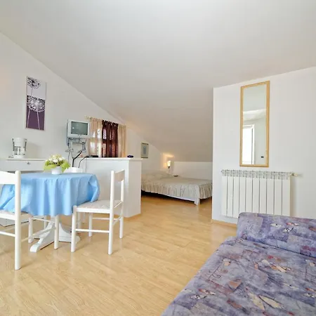 Apartments Udovicic Hh 3* Pjescana Uvala