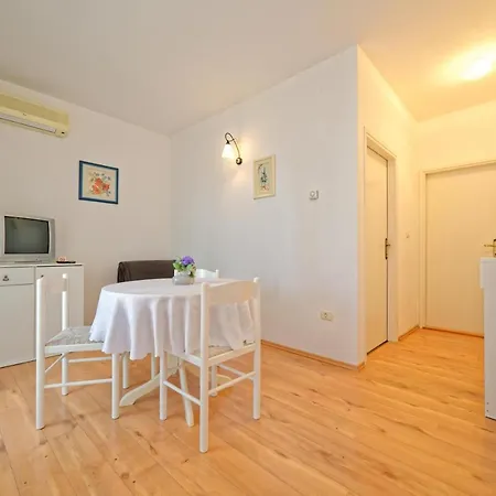 Apartments Udovicic Hh Guest house Pjescana Uvala