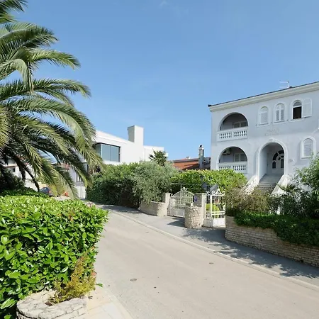 Apartments Udovicic Hh Guest house Pjescana Uvala