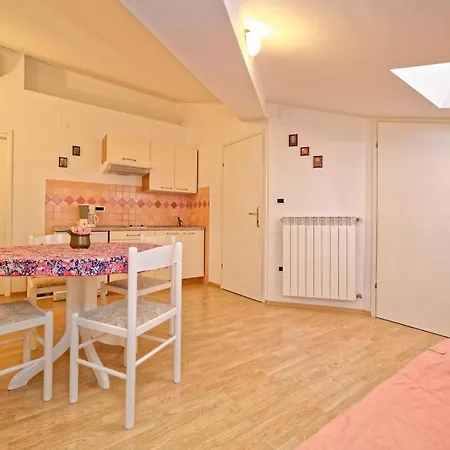 Guest house Apartments Udovicic Hh Pjescana Uvala