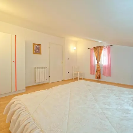 Guest house Apartments Udovicic Hh 3*