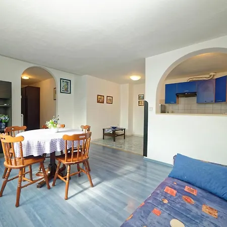 Apartments Udovicic Hh Guest house Pjescana Uvala