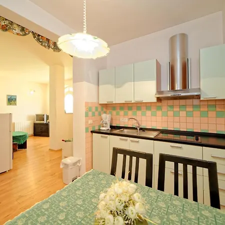 Guest house Apartments Udovicic Hh Pjescana Uvala